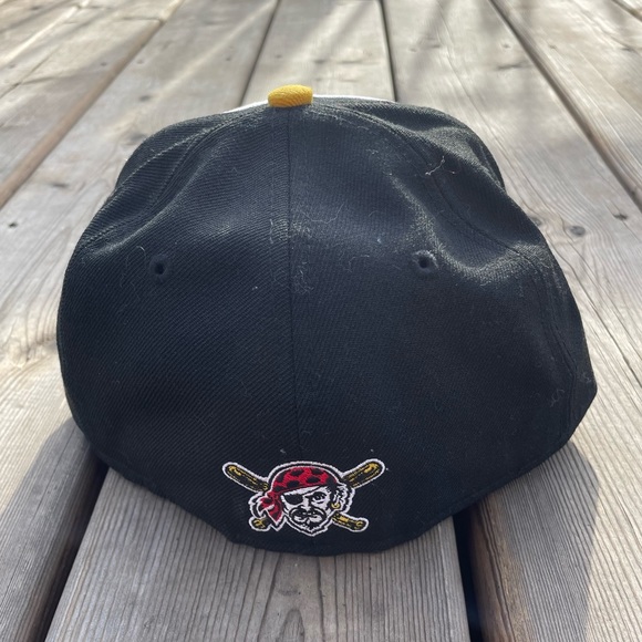 Pittsburgh Pirates fitted limited edition New Era Hat 7 1/8 - Picture 4 of 7
